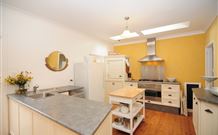 Bi J's - Accommodation in Bendigo 0