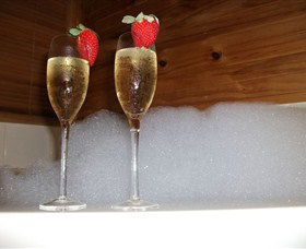 Ravensbourne Forest Chalets - Accommodation in Bendigo 1