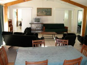 Gee-Dees Family Cabins - Accommodation in Bendigo 3