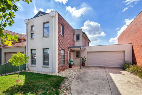 Phoenix House - Ballarat Townhouses - Accommodation in Bendigo 0