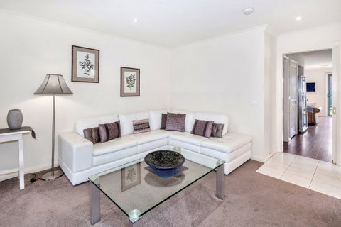 Phoenix House - Ballarat Townhouses - Accommodation in Bendigo 1