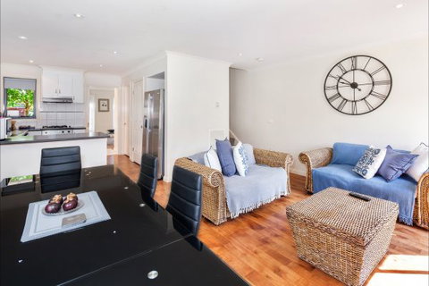 Phoenix House - Ballarat Townhouses - Accommodation in Bendigo 2