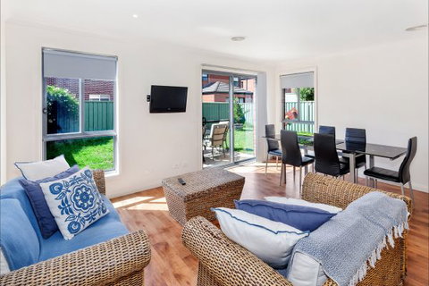 Phoenix House - Ballarat Townhouses - Accommodation in Bendigo 3