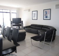 The Waterfront Dolphin - Accommodation in Bendigo