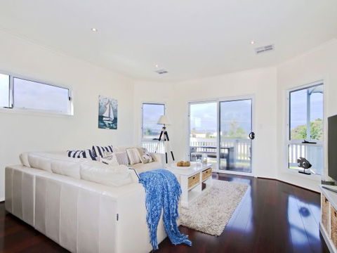 Century 21 SouthCoast: White Caps - Accommodation in Bendigo 1