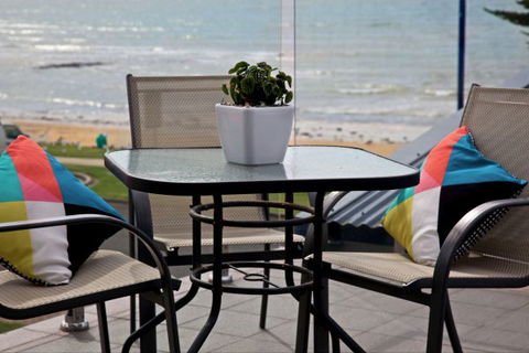 Penguin Beachfront Apartments - Accommodation in Bendigo 6
