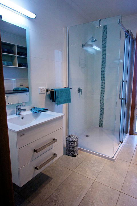 Penguin Beachfront Apartments - Accommodation in Bendigo 9
