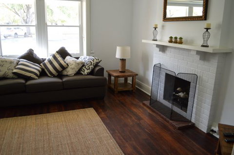 Two Cow Cottage Bed And Breakfast - Accommodation in Bendigo 6