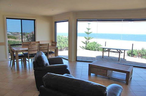 Cliff House Beachfront Villas - Accommodation in Bendigo 1