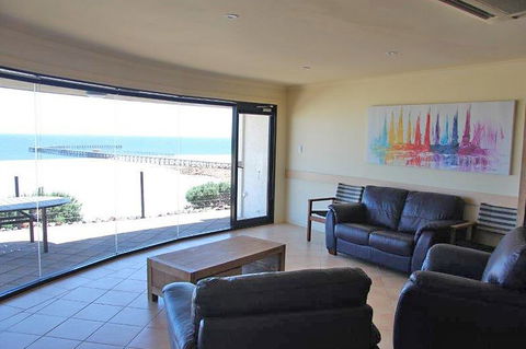 Cliff House Beachfront Villas - Accommodation in Bendigo 2