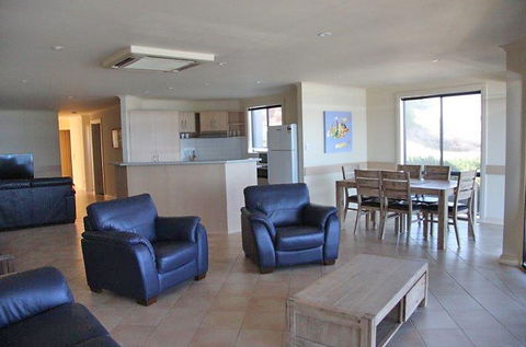 Cliff House Beachfront Villas - Accommodation in Bendigo 4