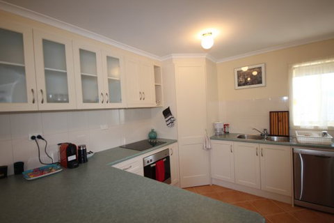 LJ Hooker Goolwa Holiday Rentals - 12 Willmett Road, Goolwa Beach - Accommodation in Bendigo 1