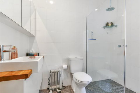 Barossa White House: The West Wing - Accommodation in Bendigo 3