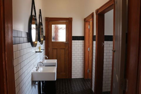 Guildford Hotel - Accommodation in Bendigo 4