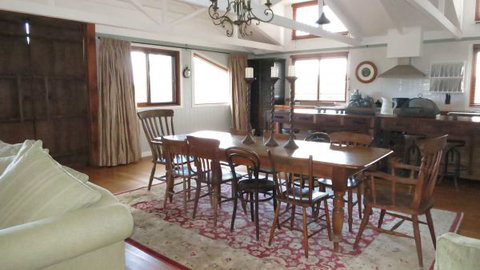 The Loch Barn - Accommodation in Bendigo 2