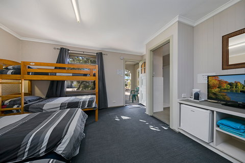 Border Village Roadhouse - Accommodation in Bendigo 7