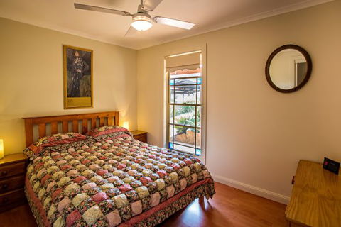 Coach House Hill Cottage - Accommodation in Bendigo 3