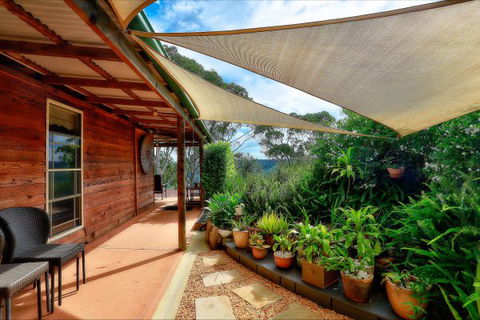Coach House Hill Cottage - Accommodation in Bendigo 7