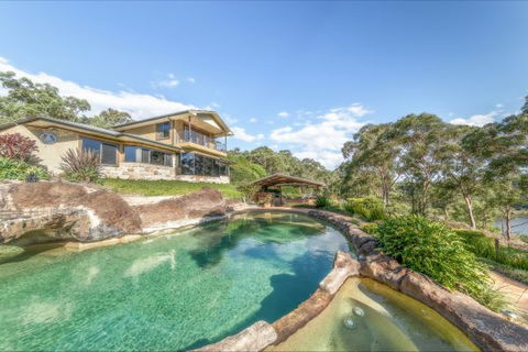 Coach House Hill Cottage - Accommodation in Bendigo 8