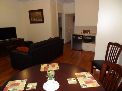 Hahndorf Oak Tree Cottages - Accommodation in Bendigo 4