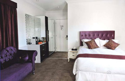 International On The Water Hotel - Accommodation in Bendigo 0