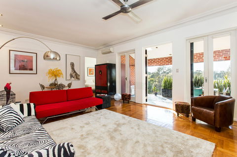 Boutique Apartment Redfern - Accommodation in Bendigo 2