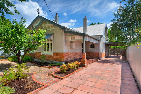 Crisp Street Cottage - Accommodation in Bendigo 0