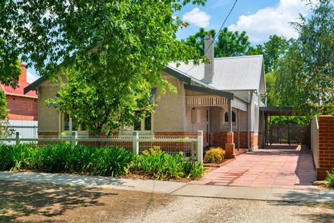 Crisp Street Cottage - Accommodation in Bendigo 1