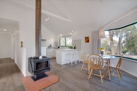 Littlerocks At Carlton - Accommodation in Bendigo 2