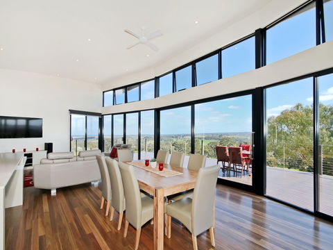 McLaren Eye - Accommodation in Bendigo 0