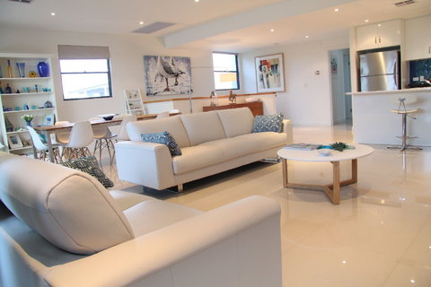 23 Nevin Avenue, Encounter Bay - Accommodation in Bendigo 0