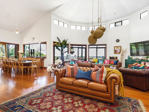 Aquila Retreat Eco Mansion - Accommodation in Bendigo 0