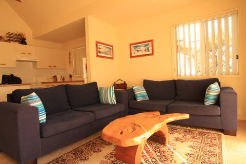 Berrara Lagoon Front Chalet - Accommodation in Bendigo 0