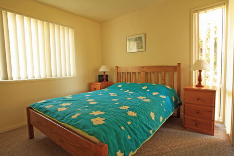 Berrara Lagoon Front Chalet - Accommodation in Bendigo 1