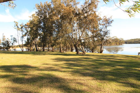 Berrara Lagoon Front Chalet - Accommodation in Bendigo 2