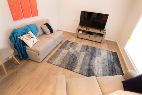 Contemporary ‘Esprit’ With River Reserve Access - Accommodation in Bendigo 1