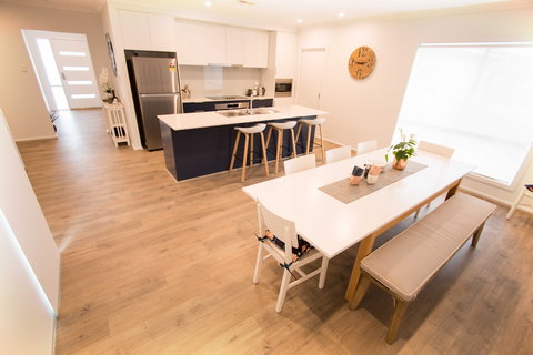 Contemporary ‘Esprit’ With River Reserve Access - Accommodation in Bendigo 2