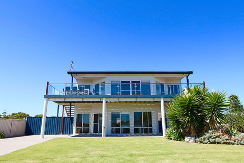 128 The Esplanade - Accommodation in Bendigo 0