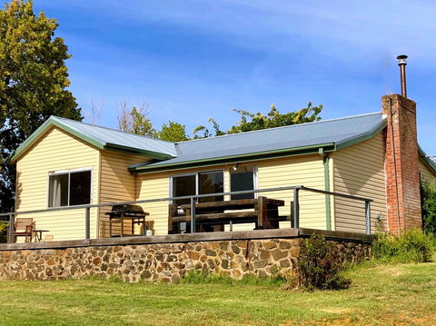 Adelong Valley Farm Stays - Moorallie Cottage - Accommodation in Bendigo 1