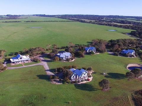 Bear Gully Coastal Cottages - Accommodation in Bendigo 0