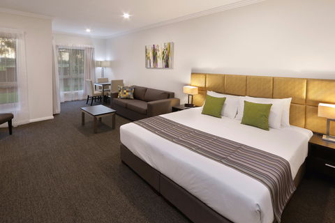 Bolton On The Park - Accommodation in Bendigo 2