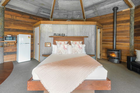 Eagle View Escape - Accommodation in Bendigo 2