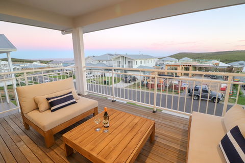 Illaroo At Catherine Hill Bay - Accommodation in Bendigo 2