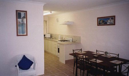 JJ's Holiday Cottages - Butler Street - Accommodation in Bendigo 2