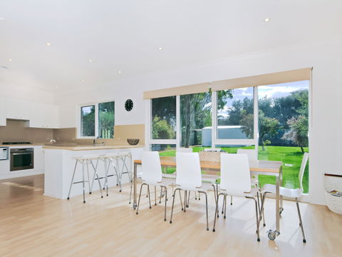 Century 21 SouthCoast: Tennis Elbow - Accommodation in Bendigo 1