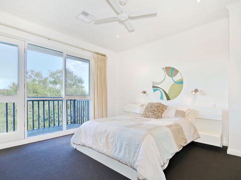 Century 21 SouthCoast: Tennis Elbow - Accommodation in Bendigo 2