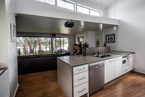 Echidna Drive Idyll Acres - Accommodation in Bendigo 2