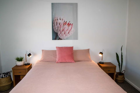 Granite Domes,  Minnipa - Accommodation in Bendigo 1