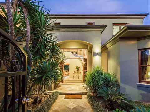 Lakeland Keys Broadbeach - Vogue Holiday Homes - Accommodation in Bendigo 2