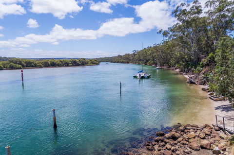 Metta At Myola, Stylish Cedar Beach House - Accommodation in Bendigo 2